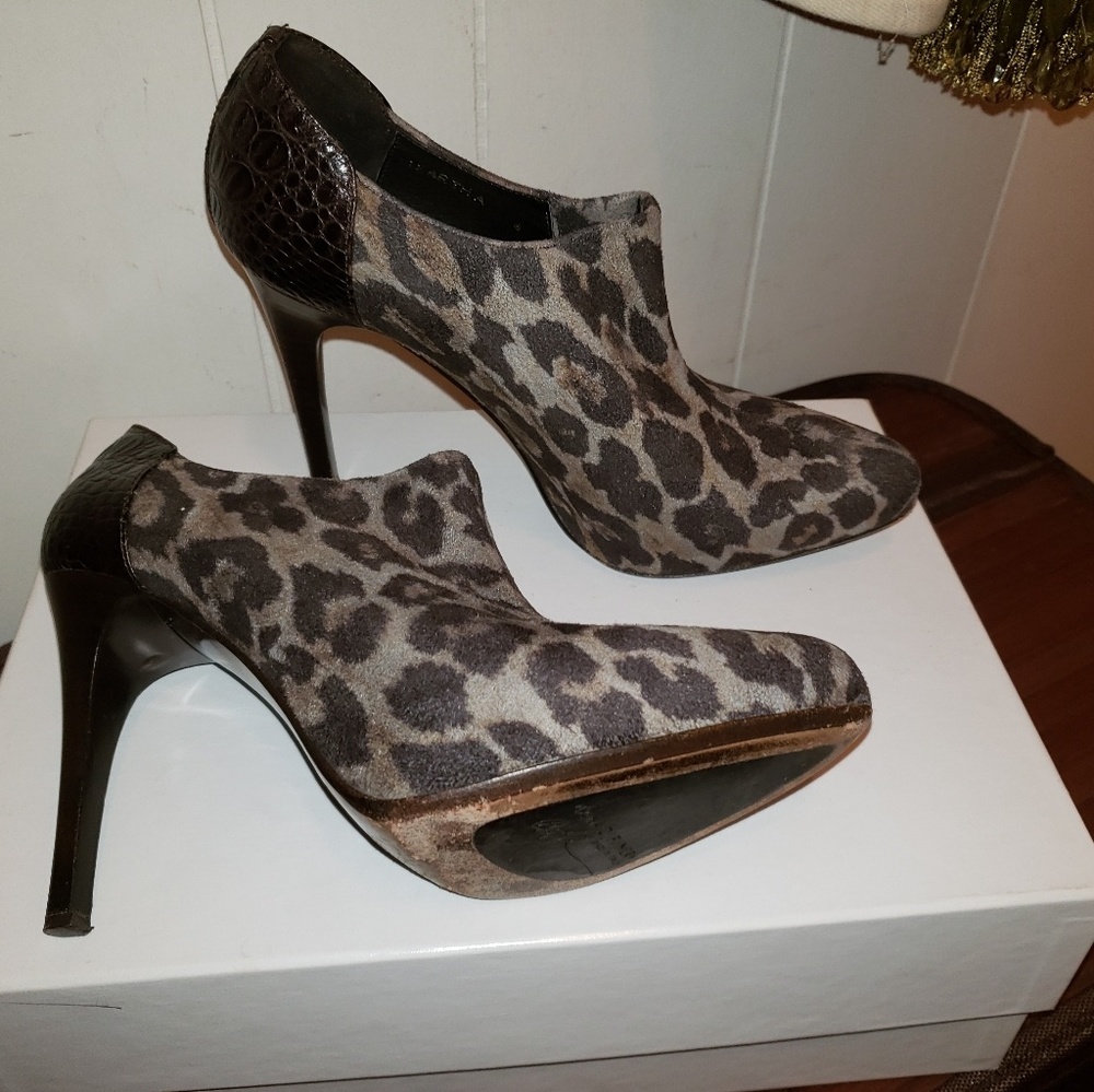 Donald J Pliner ankle booties